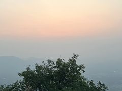 -鬼笑石后山停车场