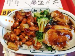 宫保鸡丁拼秘汁鸡排盖饭-和合谷(德外店)