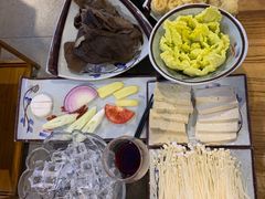 -毛辣果·贵州红酸汤牛肉火锅(西单店)