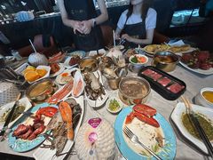 -雍容荟帝王蟹活龙虾展台自助(IFS黑金店)