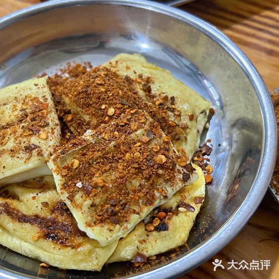 蒙自飞哥大庄苗妹烧烤