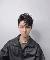 -BULB STUDIO 巴柏明星发型工作室