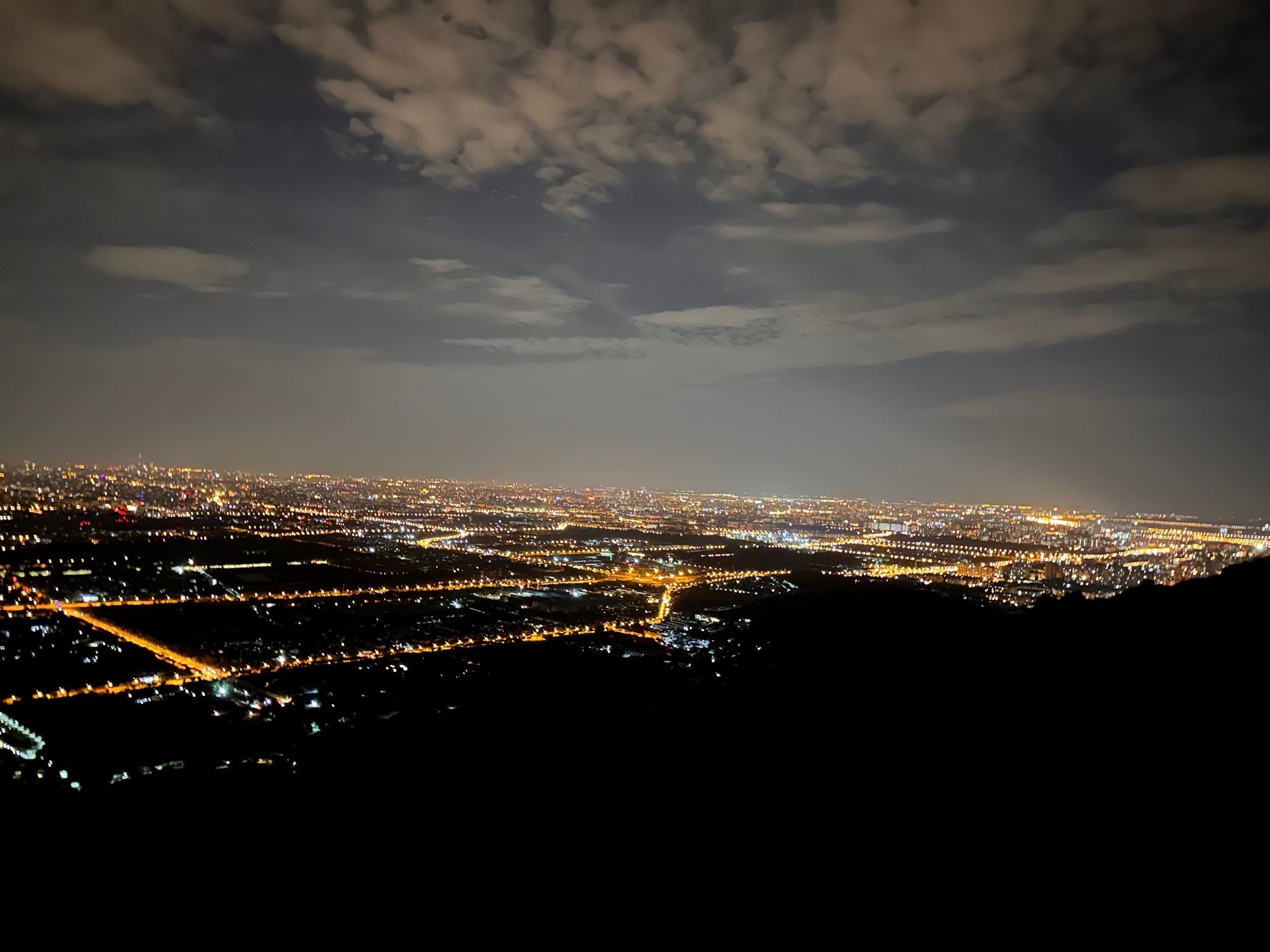 夜爬西山鬼笑石