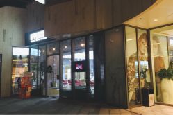 -塞巴斯汀SEBASTIAN专业美发店