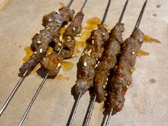 七分熟牛肉小串-多嘴超级肉蟹煲(中街恒隆故宫店)
