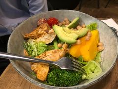 鸡肉牛油果芒果色拉-Wagas沃歌斯(北京君太百货店)