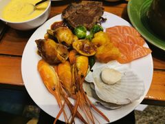 -松山湖凯悦酒店·Café自助餐厅·周末火舞秀表演