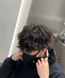 -一家只做男发烫染的店