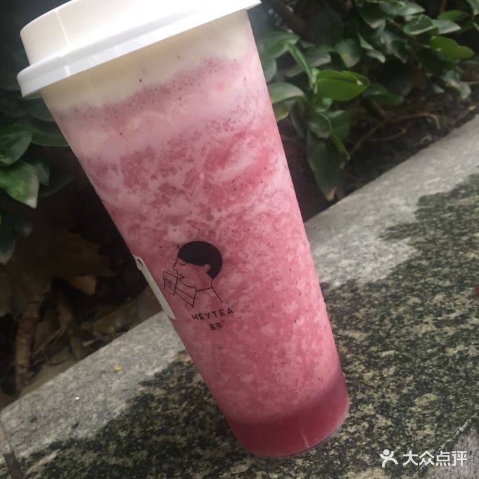 喜茶(长宁龙之梦店)芝芝莓果图片 - 第1张