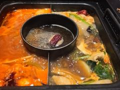 -老牌坊云南鱼豆花火锅(哈西万达店)