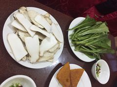 松茸-银同牦牛肉火锅