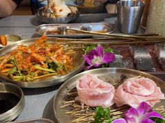 -围炉肉舍•炭烤活鳗•丹东海鲜烤肉(步行街店)