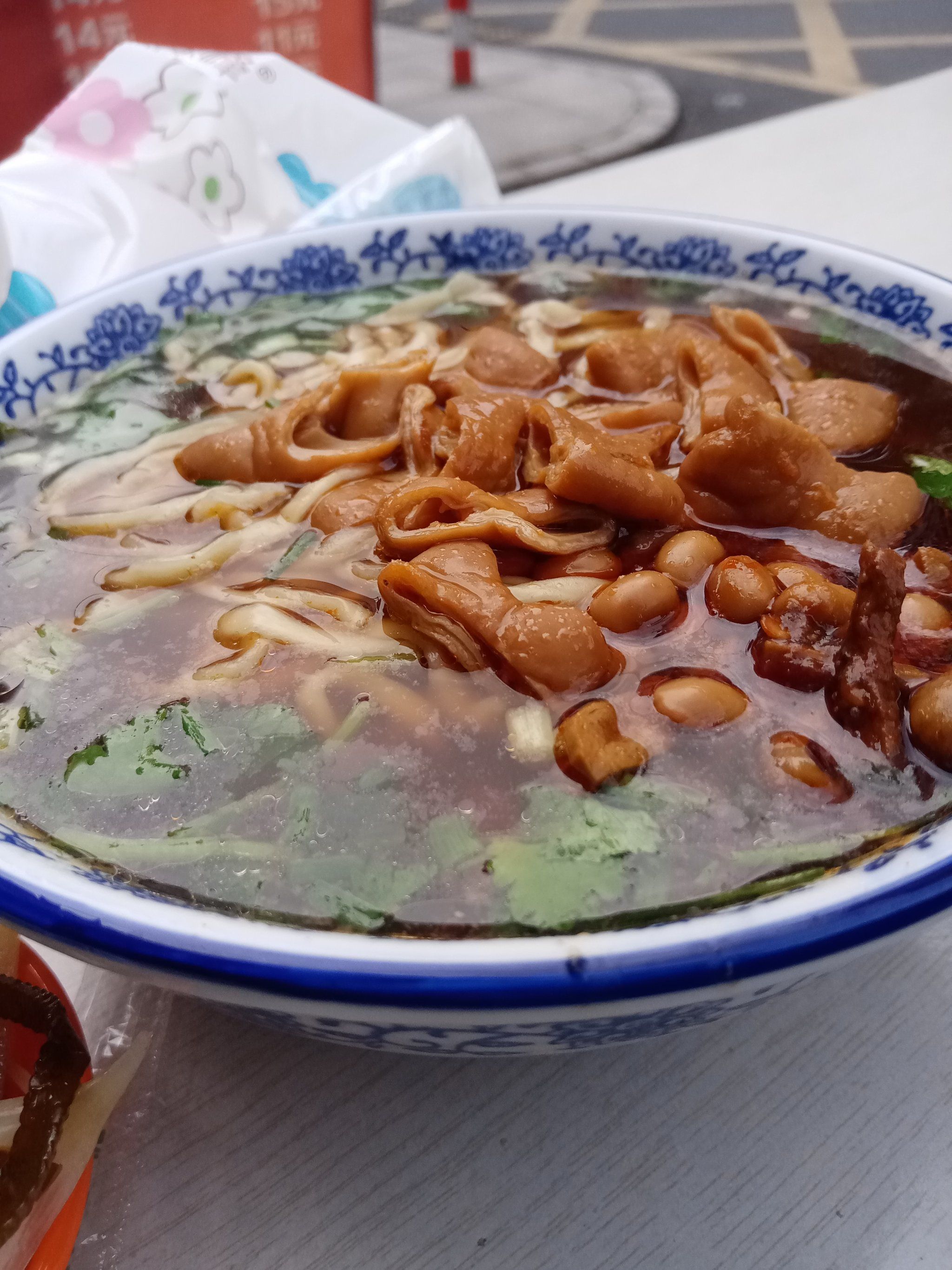 红烧肥肠面
好吃.有弹劲.小菜超级