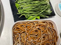 -茅草房·河畔园林火锅