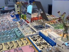 -天空之镜眼镜店蔡司依视路配镜授权零售店(望京颐堤港店)