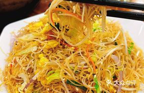 Beauty Stir-Fried Rice Noodles