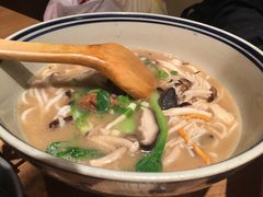 -刀小蛮半只鸡过桥米线(家乐福四元桥店)