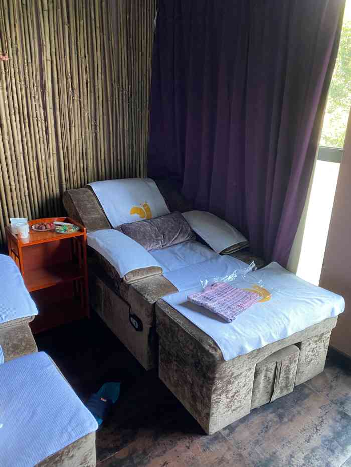 我们经常去的按摩店 技师的服务态度很好 手法不错 推荐大家 还可以看