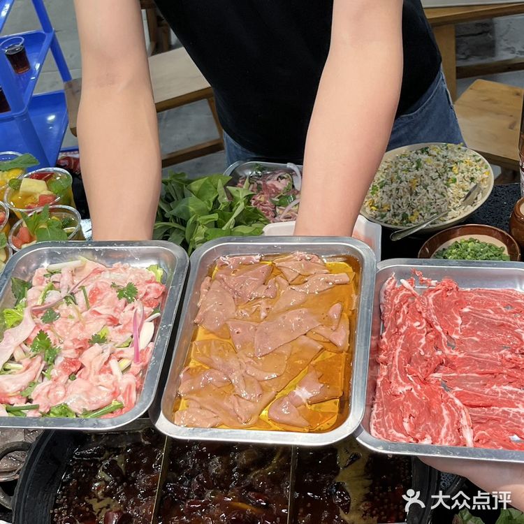 夏天来时代天街一定要冲这家火锅！鲜拌牛肉+冰镇水果捞