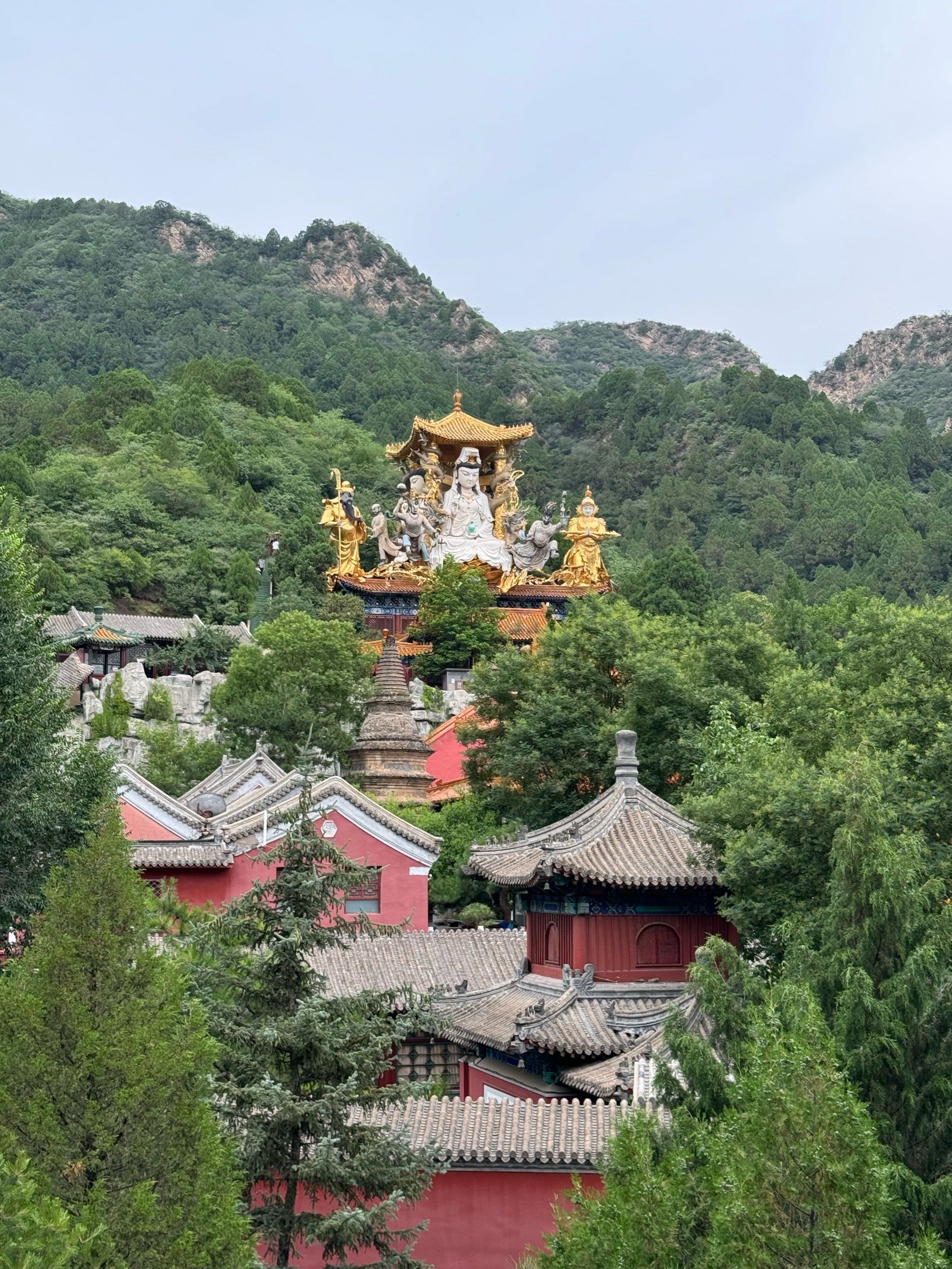 0元玩转这座城
白瀑寺位于京西北的门头沟深山里,开车前往,延途