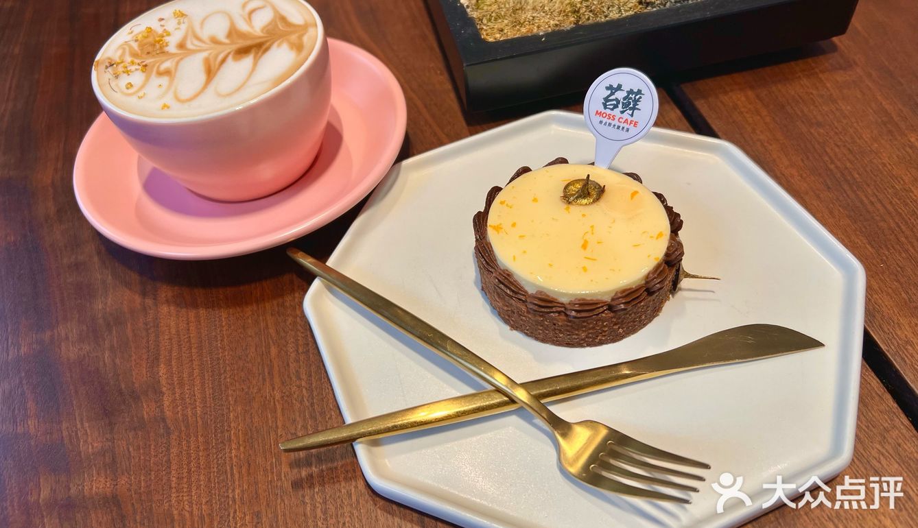 特别是下午的阳光从院子照进来，捧杯咖啡