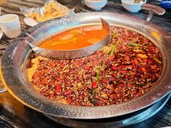 麻辣锅-老船舫·现做活鲜鱼馆(东郊记忆店)