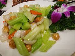 夏威夷果百合炒西芹-小贝壳酒楼(经九路店)