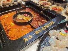 -老牌坊云南鱼豆花火锅(哈西万达店)
