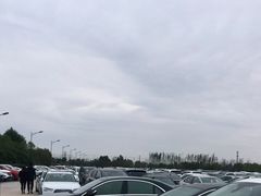 -奕欧来上海购物村停车场