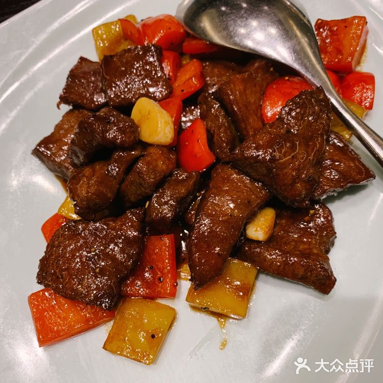 味道都不错，菜品种类很多，就是量有点小