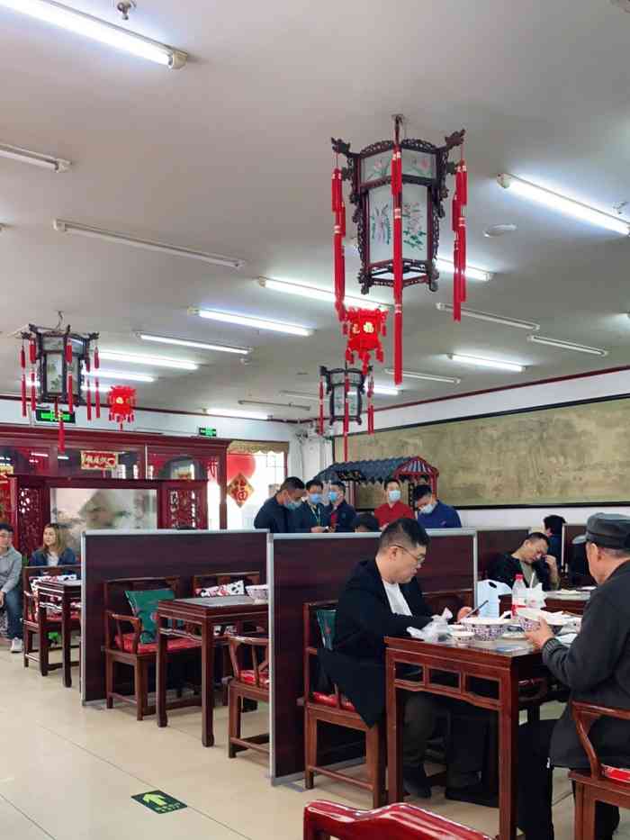 海碗居(牡丹园店)-" 在点评上看到吃炸酱面推荐到海碗居,.