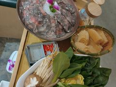 凤头乌鸡卷-喃喃椰·糟粕醋·椰子鸡火锅(七堡花园店)