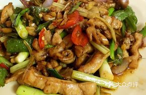 Sauce-Braised Chicken with Intestines