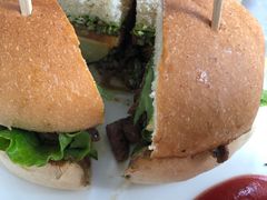 牛肉薯条汉堡-Nectar One Cafe(勇烈路n1店)