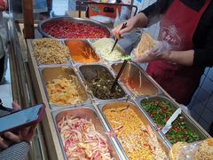 自助取餐区-三兄弟高炉烧饼