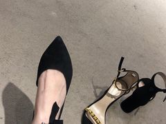 -STUART WEITZMAN(静安嘉里中心店)