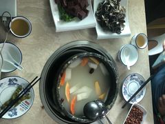 -墨脱石锅椰子鸡•香草鸭•东山羊(大东海店)