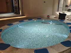 -涨巢·潮玩水疗局