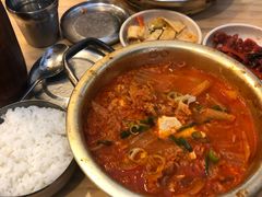 金枪鱼辣白菜汤-金北顺大锅家(신사본점)