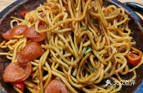 Stone Pot Pork Sausage Noodles