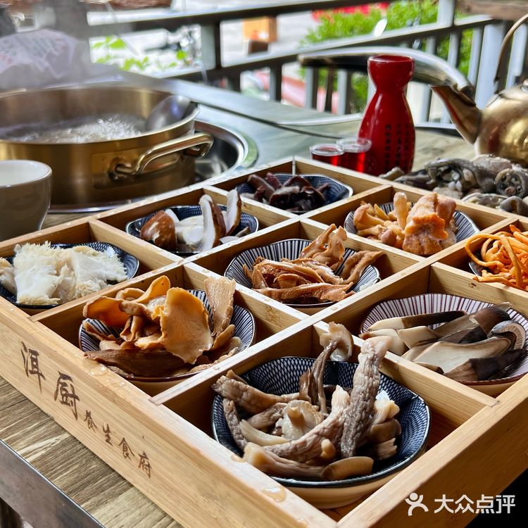 在大理｜云南的夏天当然要吃菌子啦！