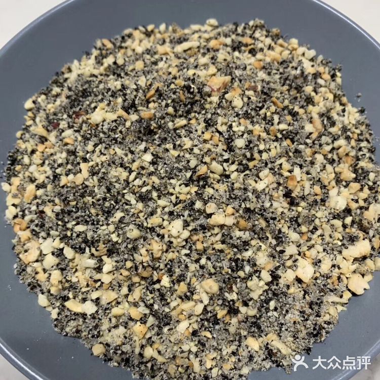 艾滋粑是传统的小吃，尤其广东客家人最喜欢做来吃！