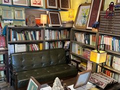 -邊城書店