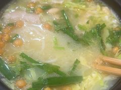 -花馬肆.云南过桥米线(汉神购物广场现场熬汤店)