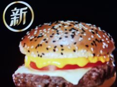 安格斯厚牛芝士堡-麦当劳(新王府井店)