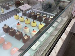 -UNI UNI(环亚凯瑟琳店)