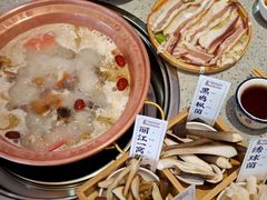 -阿婆情腊排骨火锅(金虹路店)