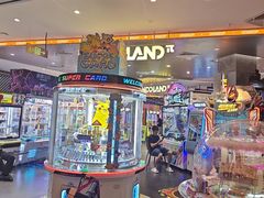 -反斗乐园π·电玩·高空拓展·蹦床(龙华天虹店)