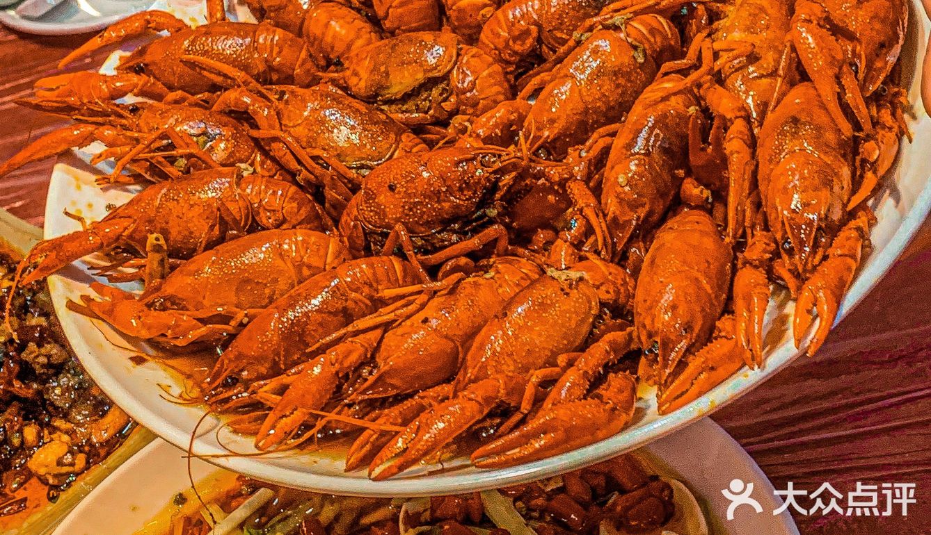 是和三五好友一起吃龙虾小酌的季节了🦞🦞🦞