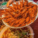 是和三五好友一起吃龙虾小酌的季节了🦞🦞🦞